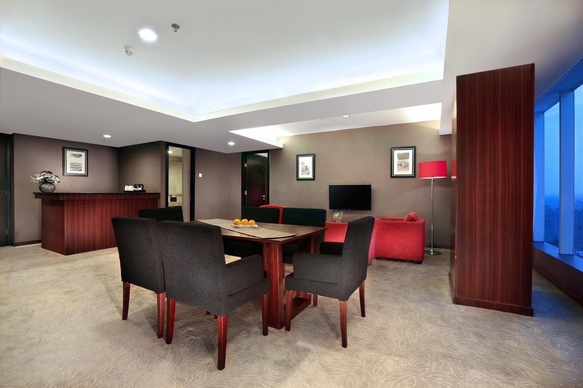 Aston Madiun Hotel & Conference Center Exterior foto