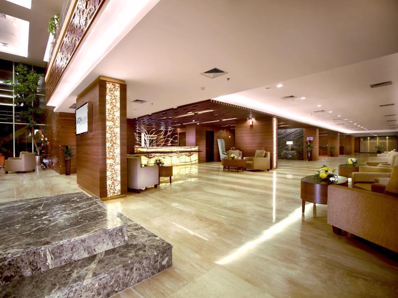Aston Madiun Hotel & Conference Center Exterior foto