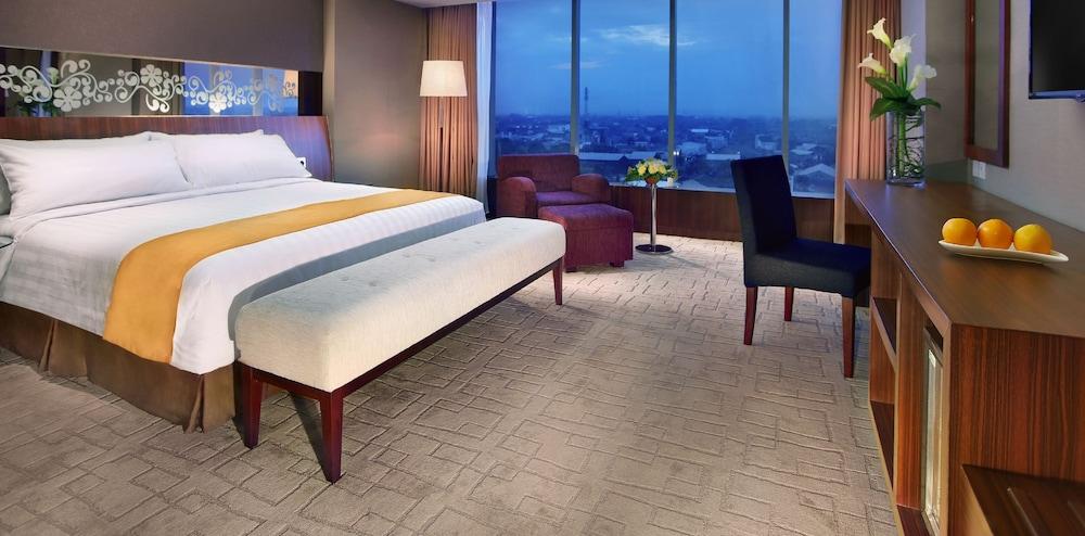 Aston Madiun Hotel & Conference Center Exterior foto