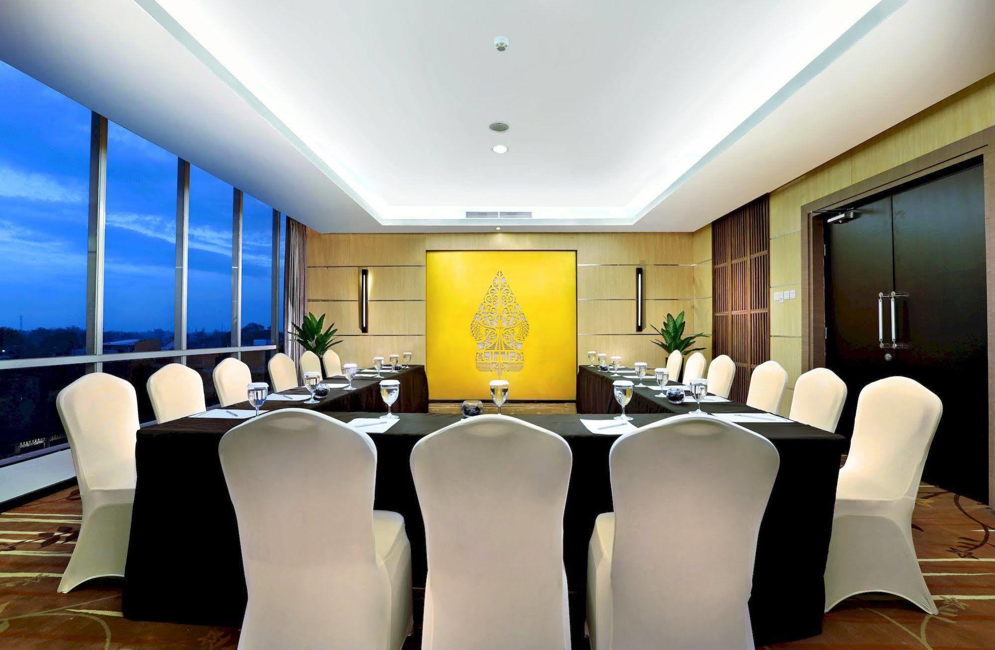 Aston Madiun Hotel & Conference Center Exterior foto