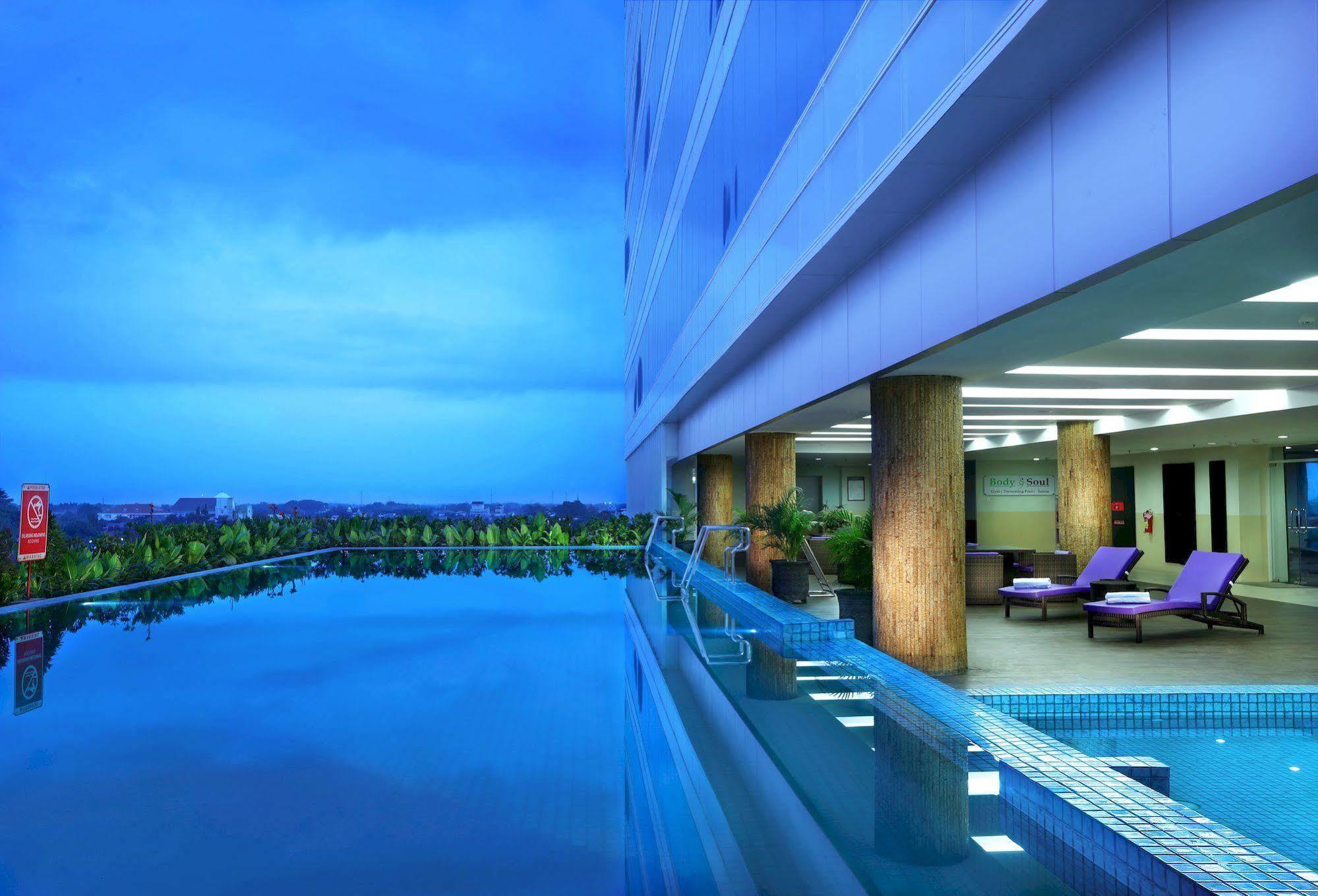 Aston Madiun Hotel & Conference Center Exterior foto