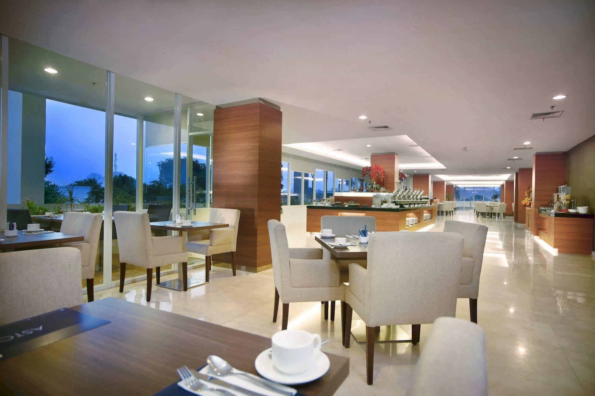 Aston Madiun Hotel & Conference Center Exterior foto